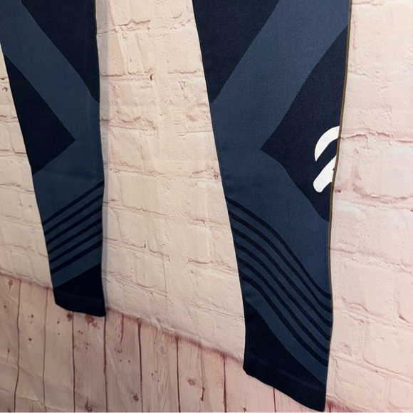 PEL0TON Seamless Leggings, Size Medium, NWT - Picture 7 of 9